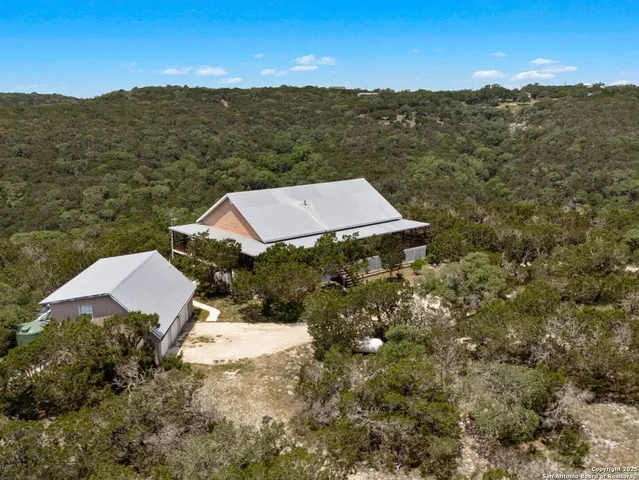 $875,000 | 388 Oak, Pipe Creek, TX 78063
