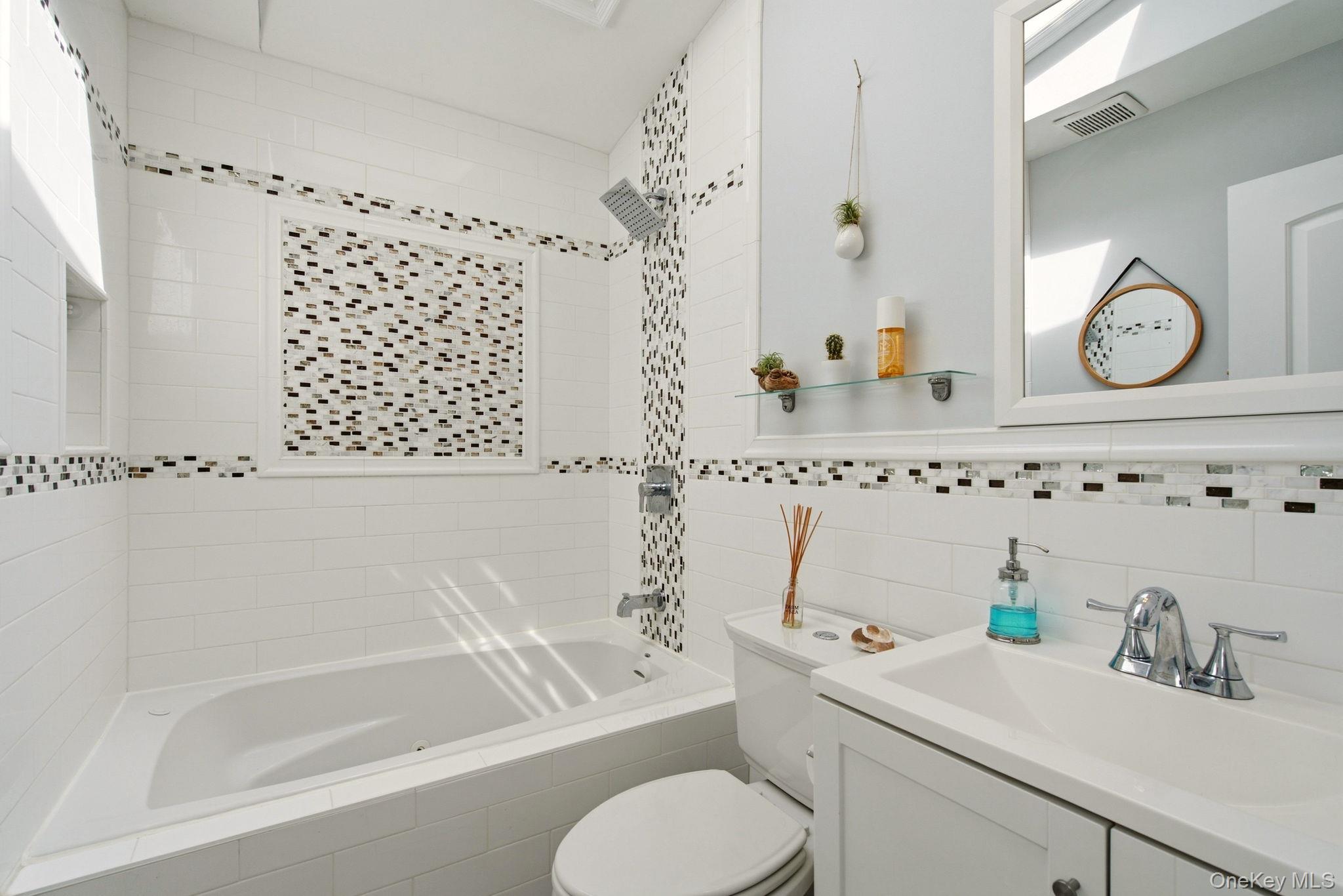 88 Little Neck Road Centerport, NY 11721 - Photo 17 of 33 Full Bathroom on Second Floor