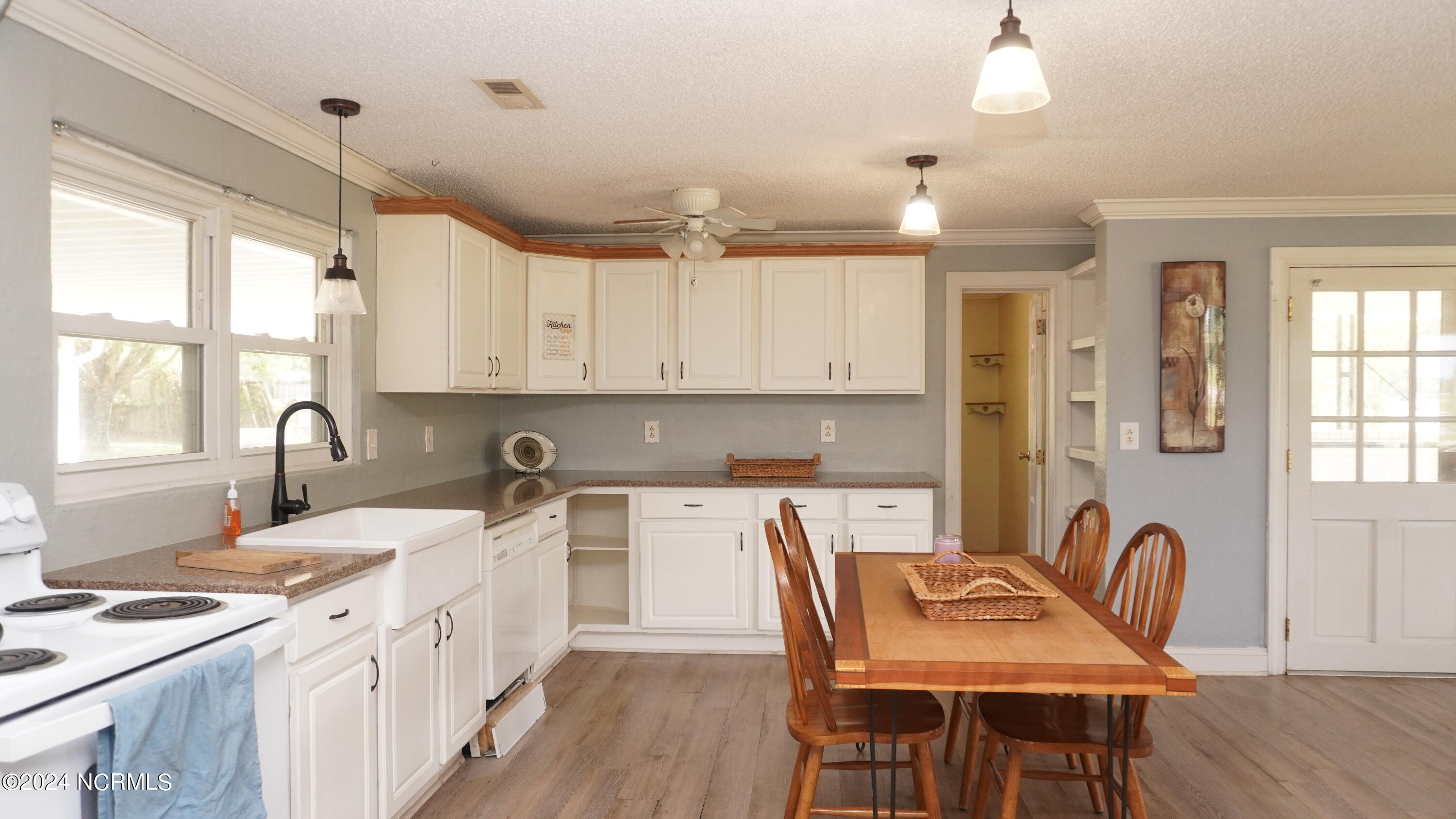 301 Edwards Bridge Road Grifton, NC 28530 - Photo 3 of 16 DSC02241