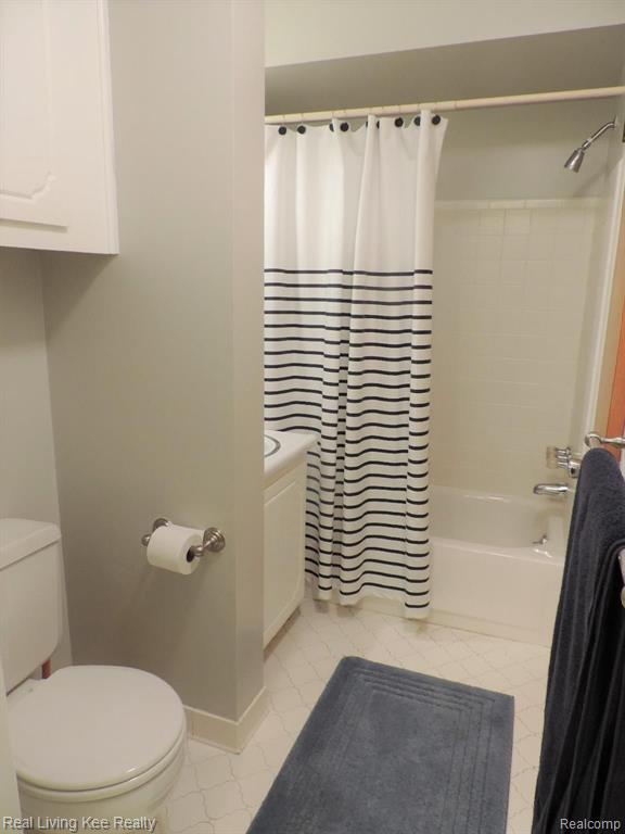 1422 Oakbrook Rochester Hills Rochester, MI 48307 - Photo 24 of 33
