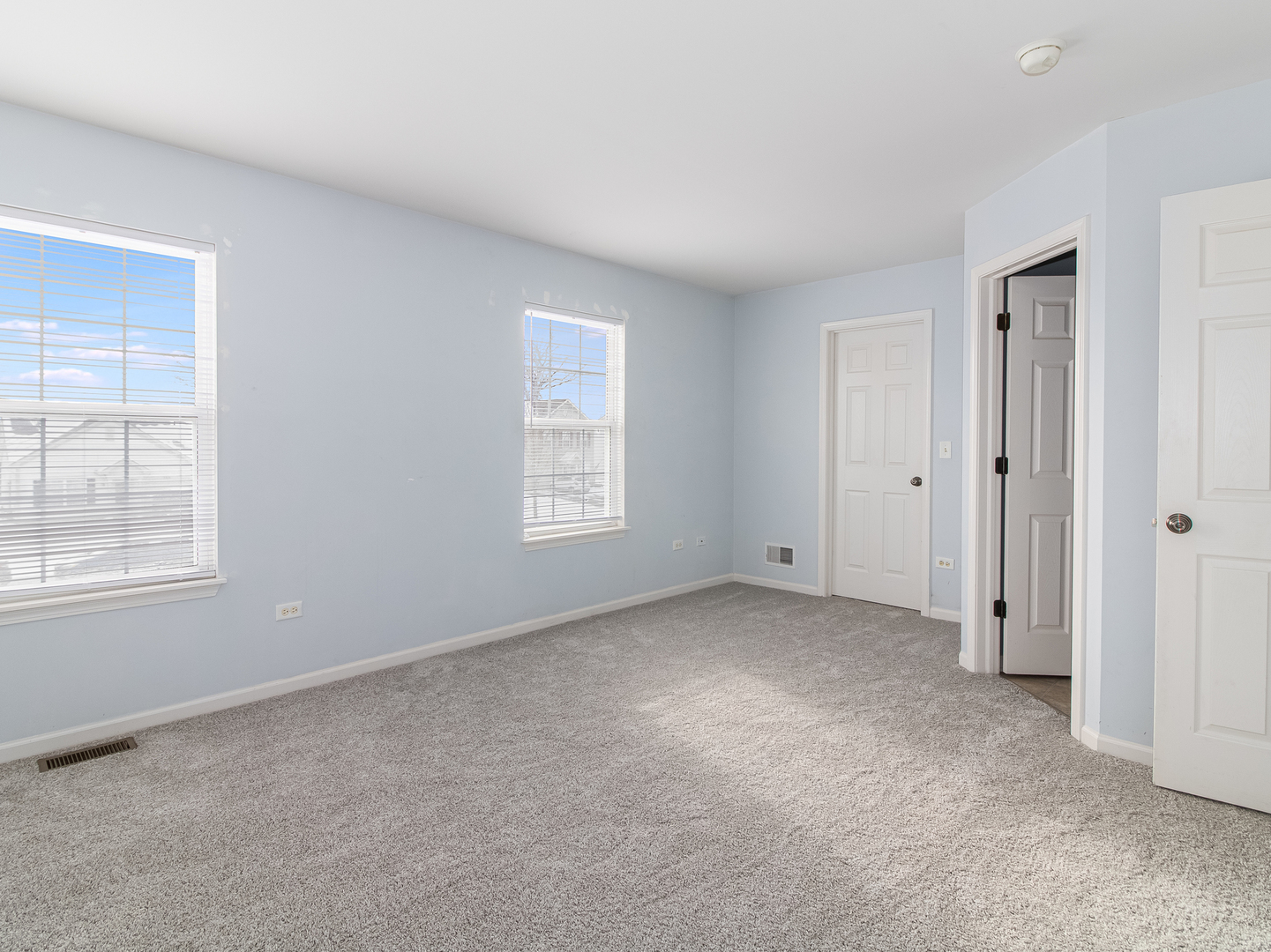 2817 Hoffman Street Plano, IL 60545 - Photo 17 of 25 an empty room with windows