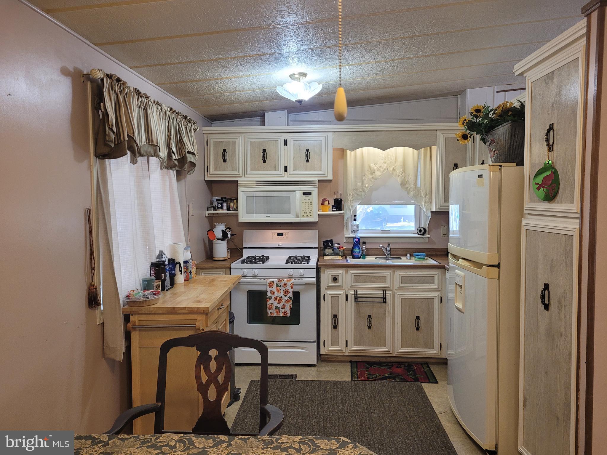 34 Skyline Drive Sicklerville, NJ 08081 - Photo 10 of 22 Kitchen