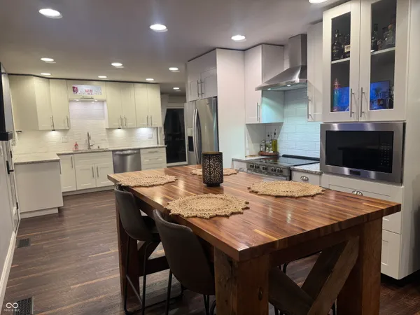 $669,900 | 4825 West County Road 500 North, North Vernon, IN 47265