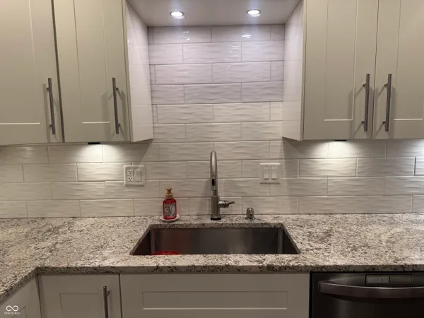 $669,900 | 4825 West County Road 500 North, North Vernon, IN 47265