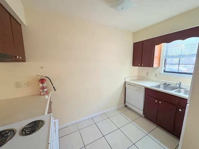 $1,095 | 1858 Sylvan Court, Tallahassee, FL 32303