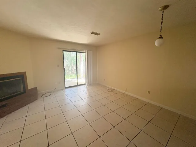 $1,095 | 1858 Sylvan Court, Tallahassee, FL 32303