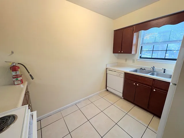 $1,095 | 1858 Sylvan Court, Tallahassee, FL 32303