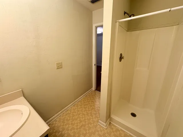 $1,095 | 1858 Sylvan Court, Tallahassee, FL 32303