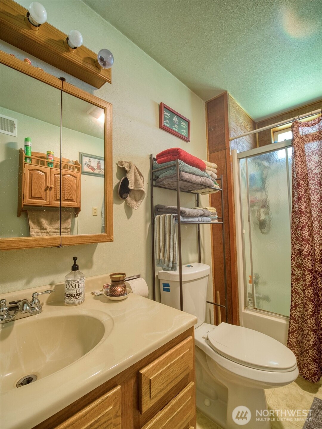 620 Monroe Street Hoquiam, WA 98550 - Photo 7 of 8 a bathroom with a sink a toilet and shower