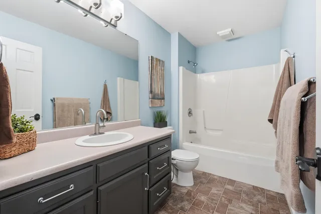 $594,900 | 4537 West Black Oak Circle, Angola, IN 46703