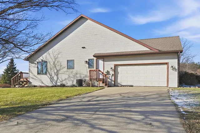 $594,900 | 4537 West Black Oak Circle, Angola, IN 46703