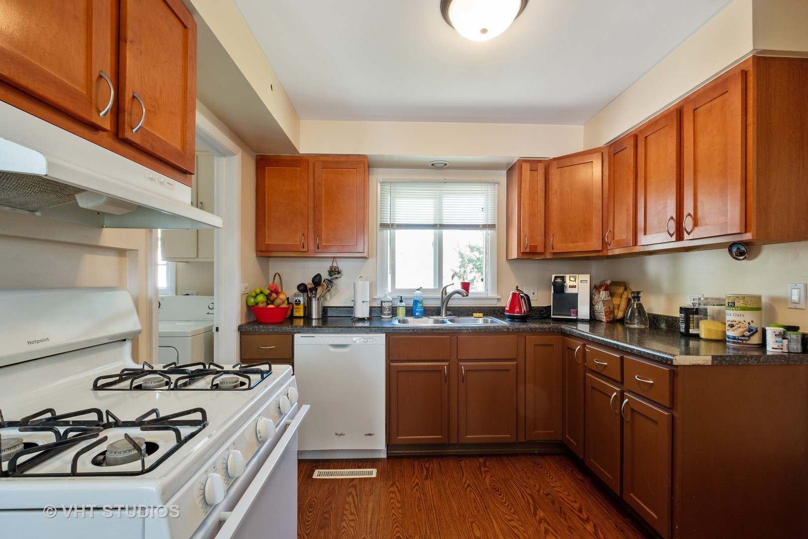 35 Pine Tree Road Northbrook, IL 60062 - Photo 3 of 10 a kitchen with a stove a sink dishwasher and a refrigerator