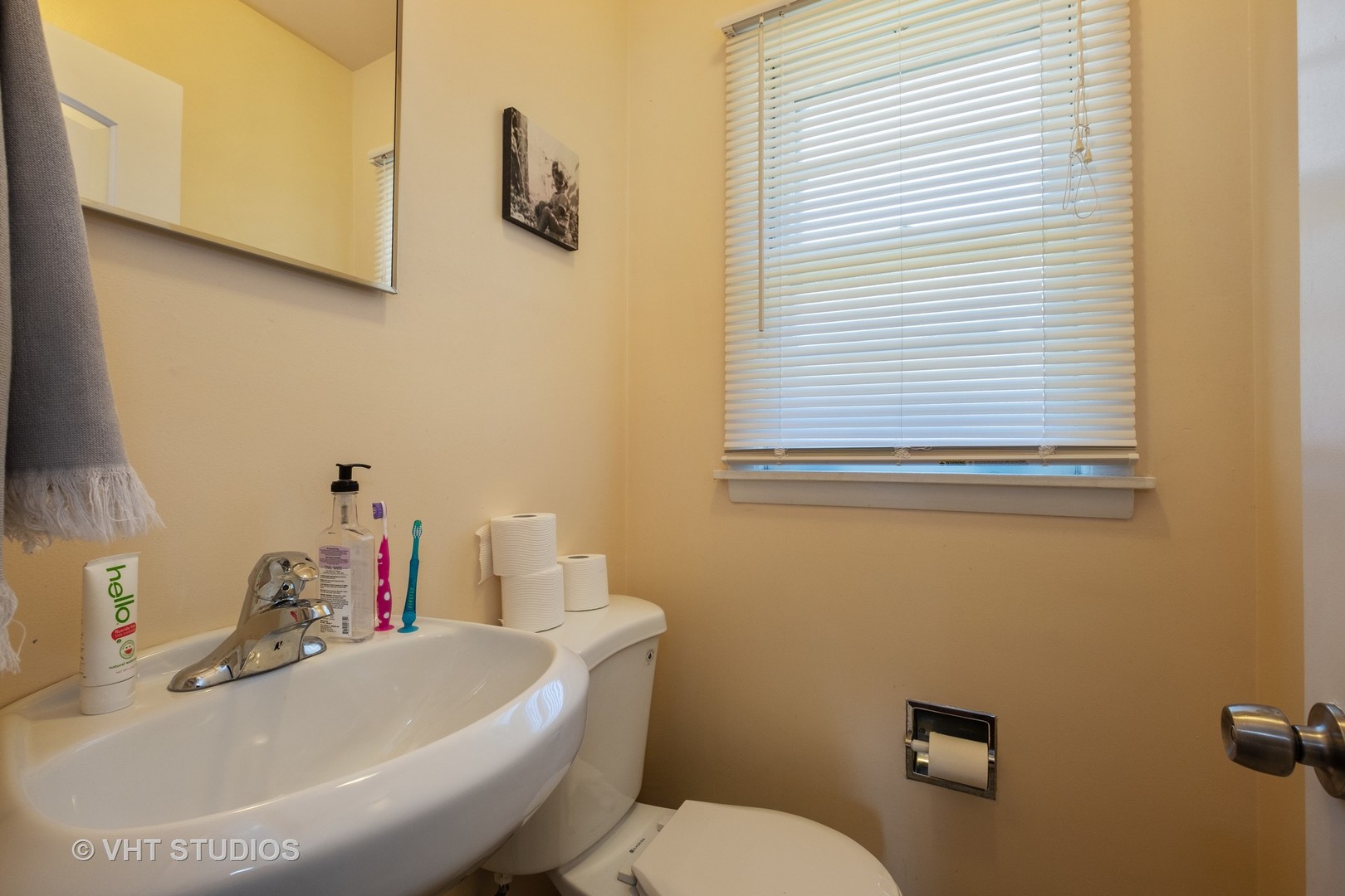 35 Pine Tree Road Northbrook, IL 60062 - Photo 9 of 10 a bathroom with a sink and a toilet