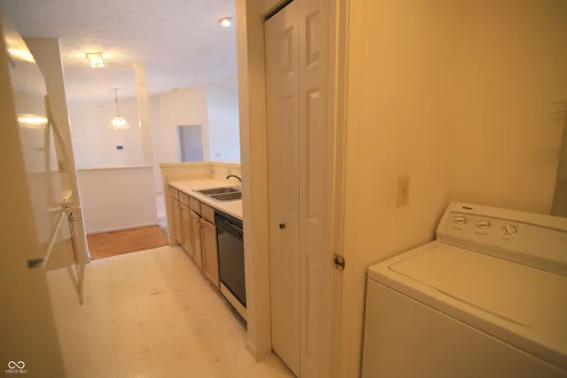 $163,500 | 8750 Yardley Court, Unit 303, Indianapolis, IN 46268