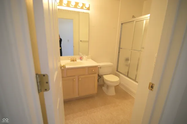 $163,500 | 8750 Yardley Court, Unit 303, Indianapolis, IN 46268