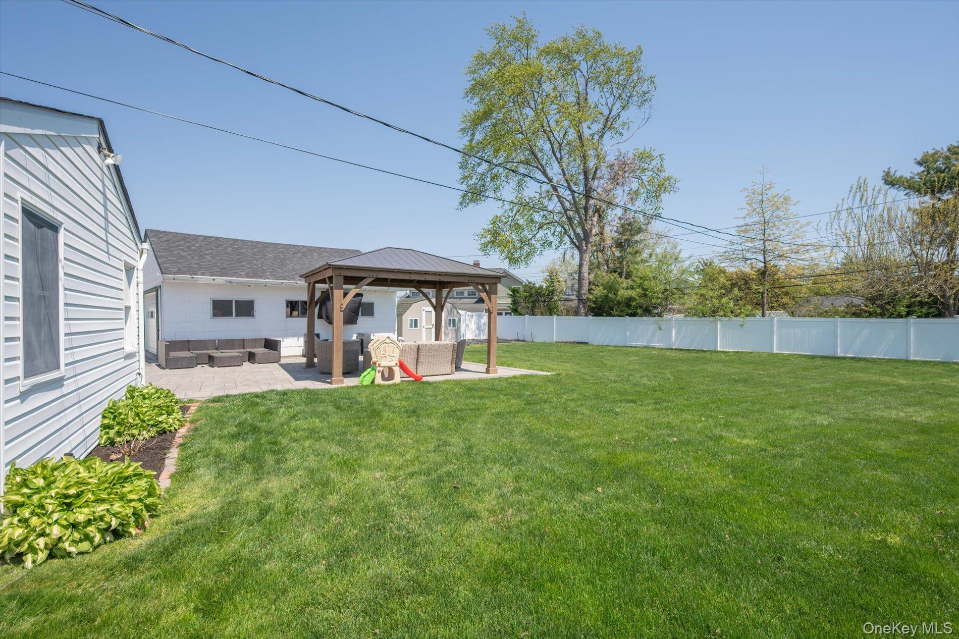 41 Disc Lane Wantagh, NY 11793 - Photo 27 of 31