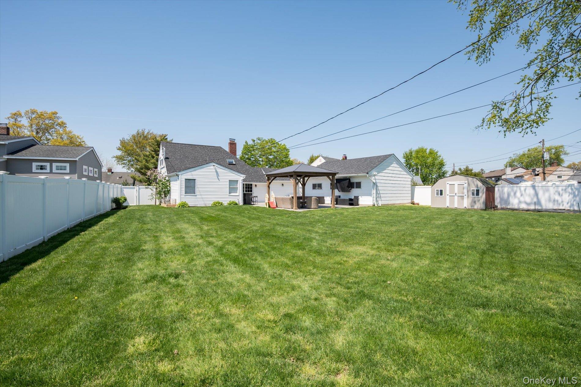41 Disc Lane Wantagh, NY 11793 - Photo 28 of 31