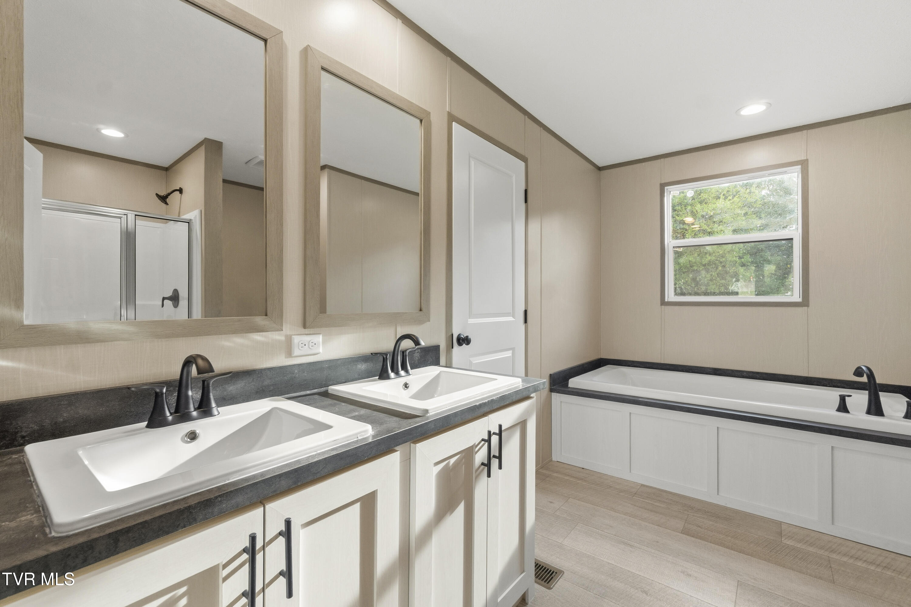 595 McDonald Road Midway, TN 37809 - Photo 4 of 39 Master Bathroom