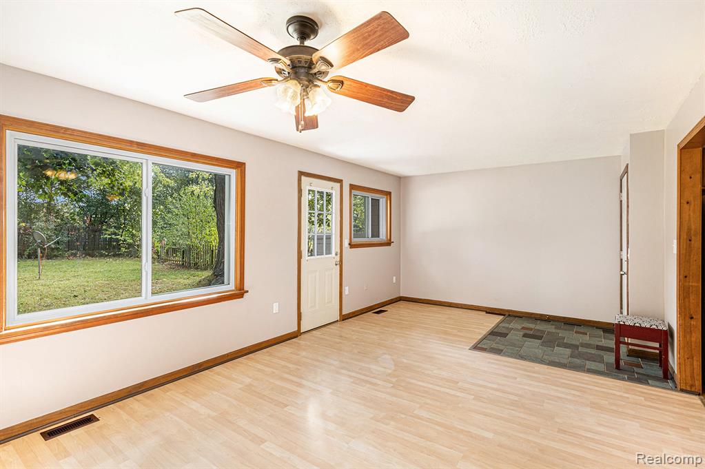 320 Barker Road Whitmore Lake, MI 48189 - Photo 9 of 27 Gallery Image 9