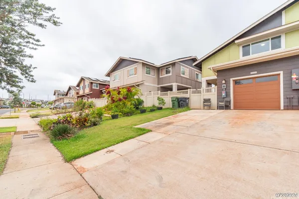 $3,850 | 94-1219 Haleululaau Street, Unit 44, Waipahu, HI 96797