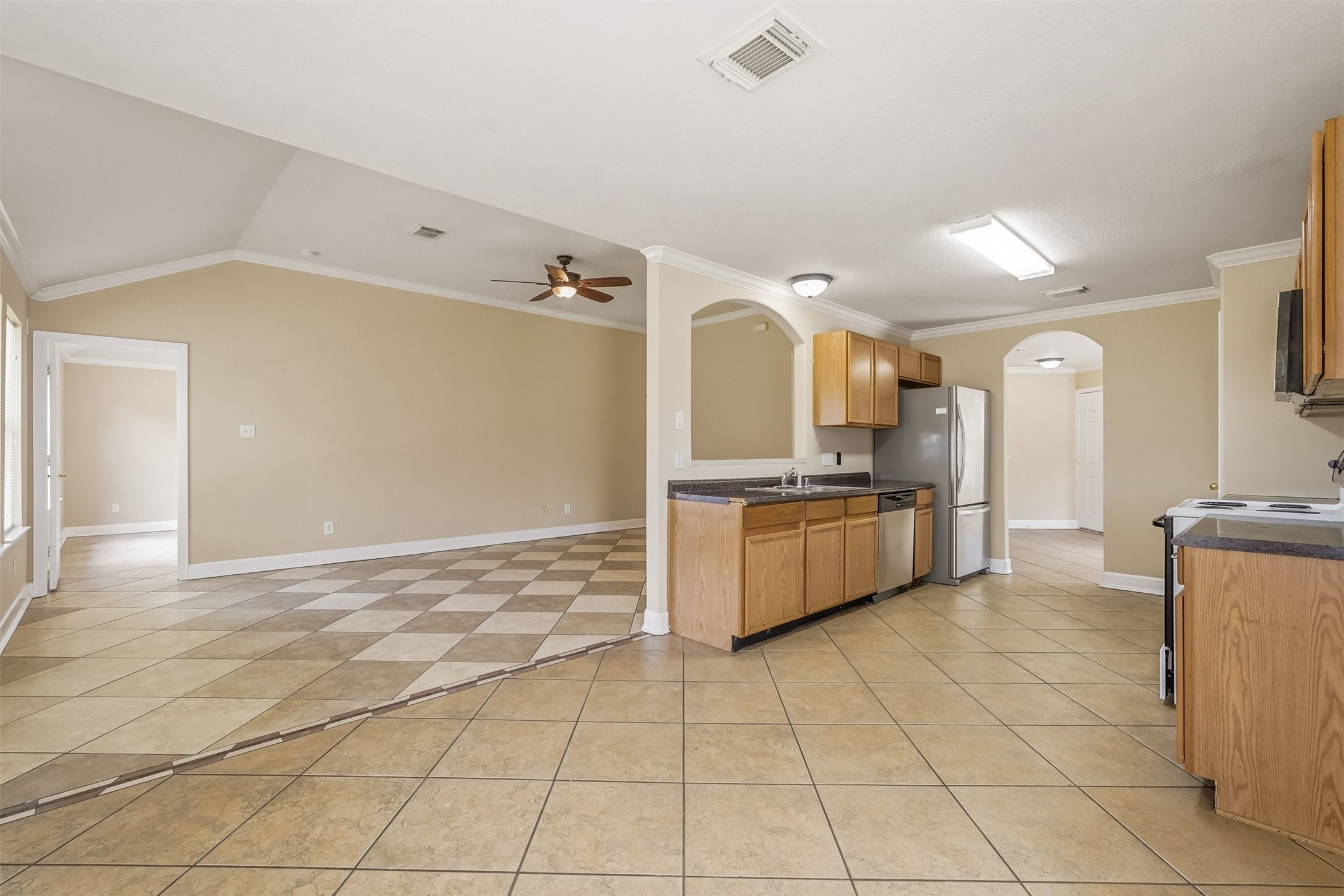 5911 Camron Point Circle Katy, TX 77449 - Photo 12 of 24