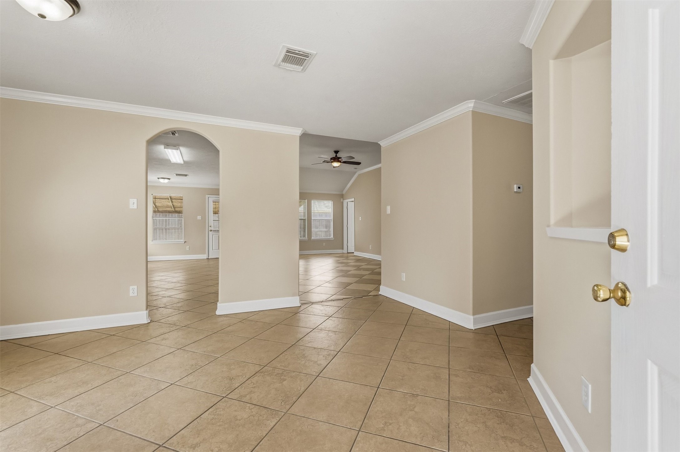 5911 Camron Point Circle Katy, TX 77449 - Photo 3 of 24