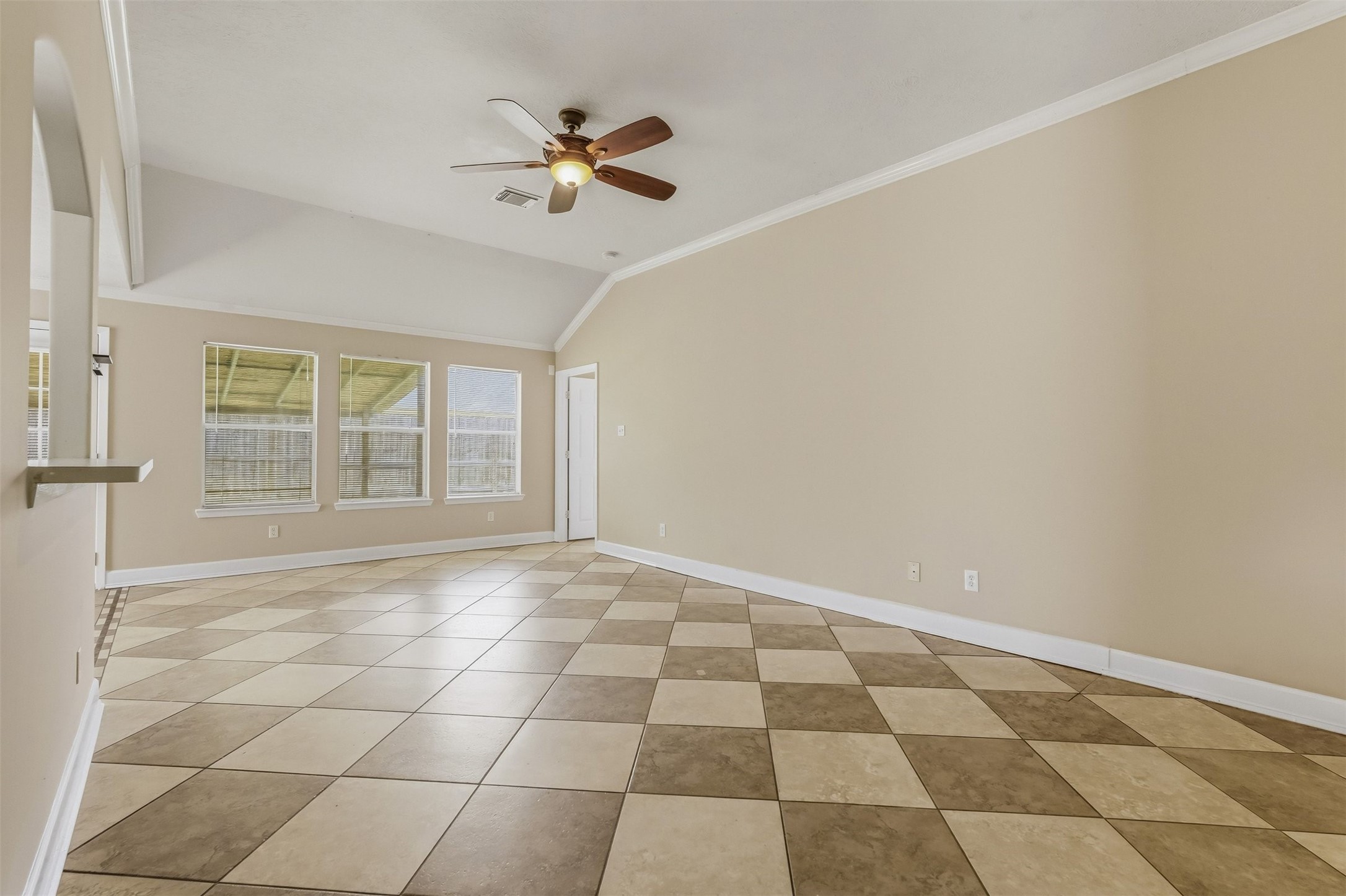 5911 Camron Point Circle Katy, TX 77449 - Photo 7 of 24