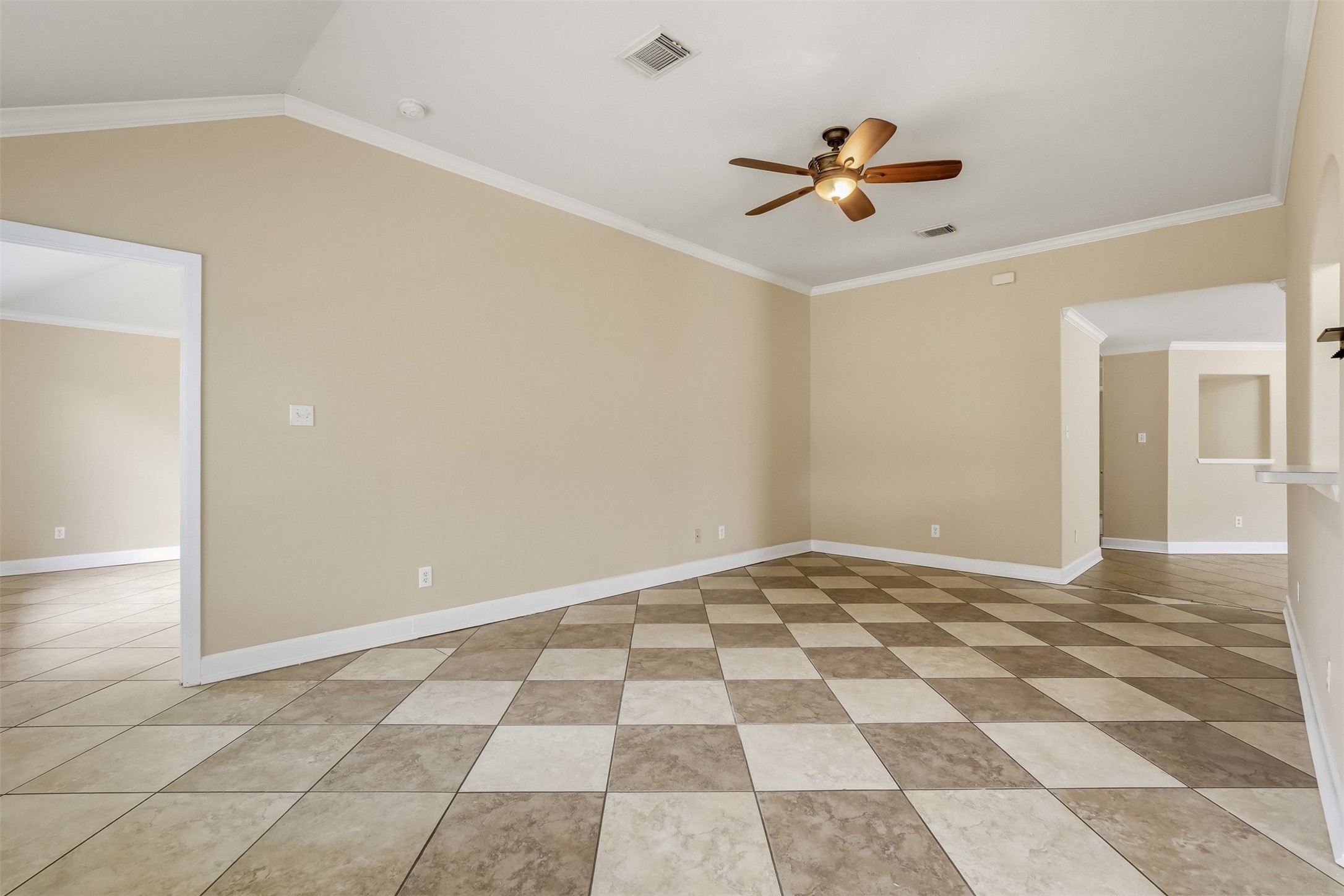 5911 Camron Point Circle Katy, TX 77449 - Photo 9 of 24