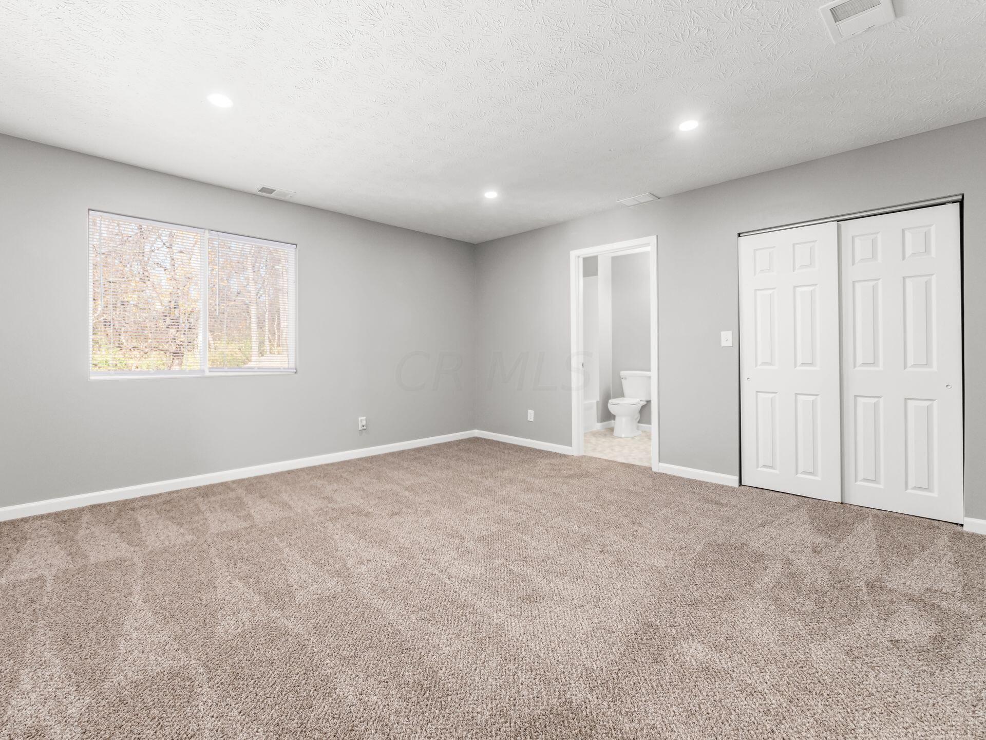 2318 Ridgeway Avenue Columbus, OH 43219 - Photo 20 of 29 Master Bedroom ensuite