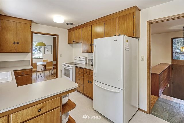 $880,000 | 18503 24th Place Northeast, Lake Forest Park, WA 98155