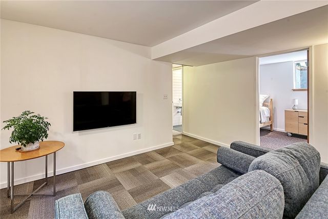 $880,000 | 18503 24th Place Northeast, Lake Forest Park, WA 98155