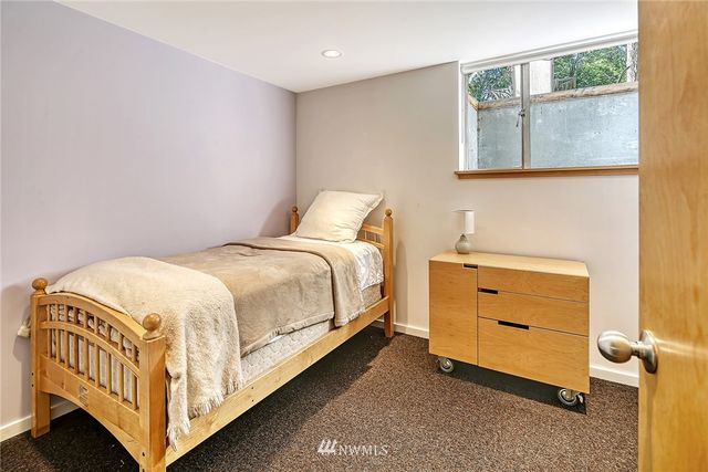 $880,000 | 18503 24th Place Northeast, Lake Forest Park, WA 98155