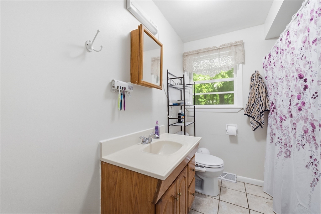 11 Mcfarlin Road Chelmsford, MA 01824 - Photo 17 of 37