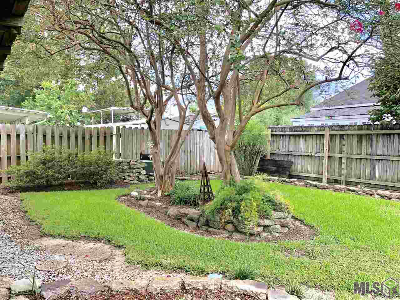 15433 Springwood Avenue Baton Rouge, LA 70817 - Photo 18 of 24 Fenced in back yard