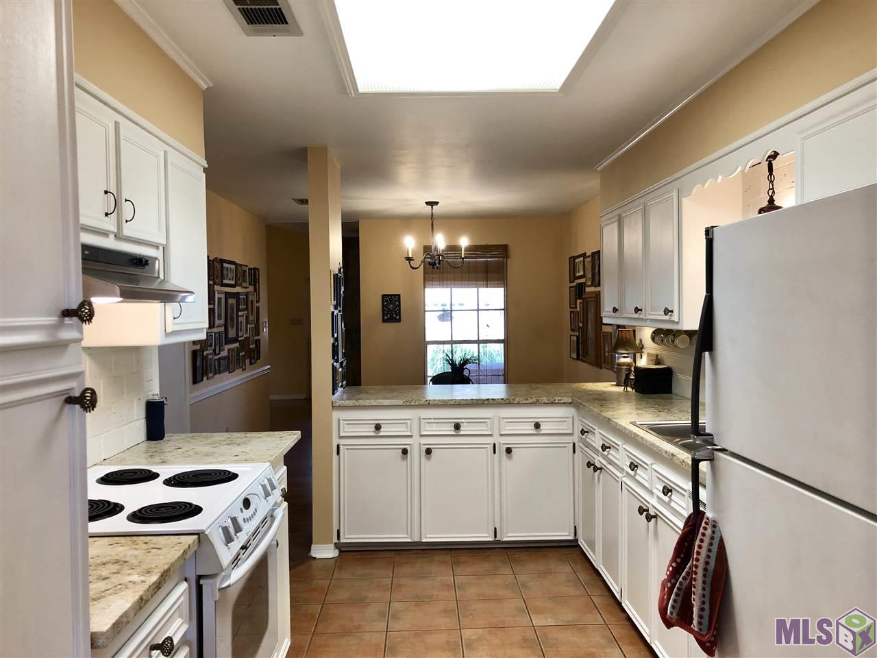 15433 Springwood Avenue Baton Rouge, LA 70817 - Photo 9 of 24 Kitchen