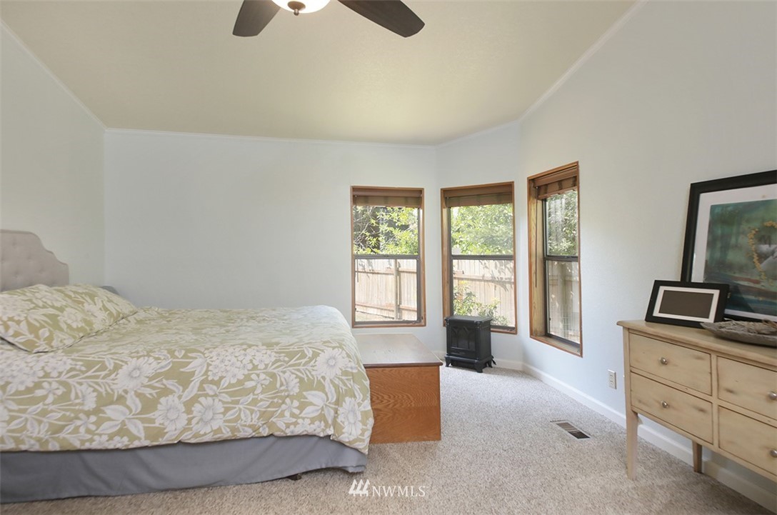 408 Sycamore Road Coupeville, WA 98239 - Photo 12 of 37 Gallery Image 12