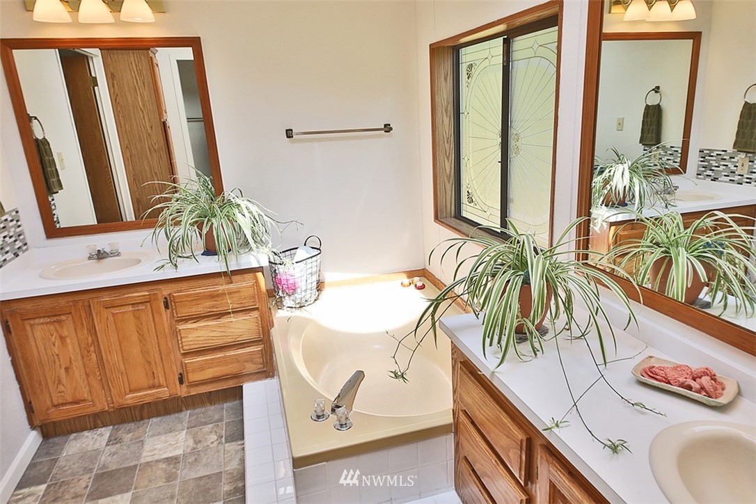 408 Sycamore Road Coupeville, WA 98239 - Photo 15 of 37 Gallery Image 15
