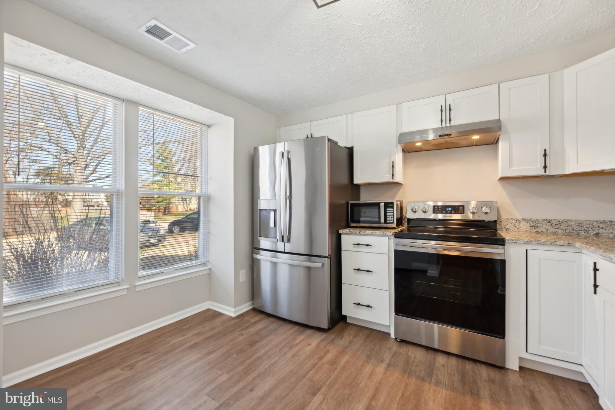 7491 Lone Star Road Lorton, VA 22079 - Photo 3 of 15 Kitchen