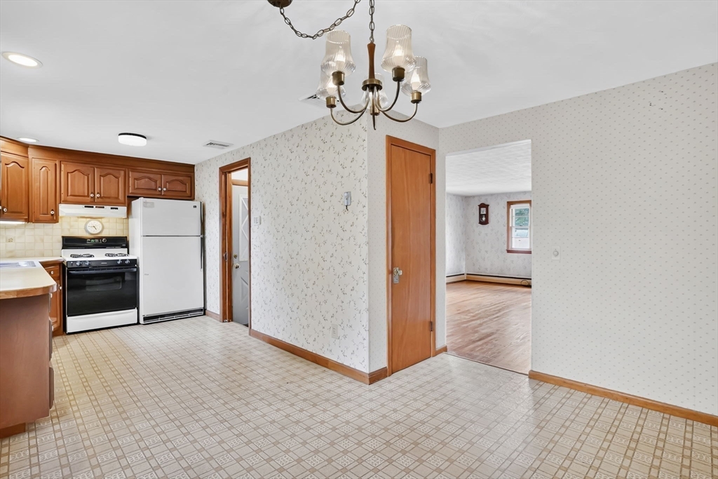 95 Wrenwood Street Springfield, MA 01119 - Photo 6 of 35