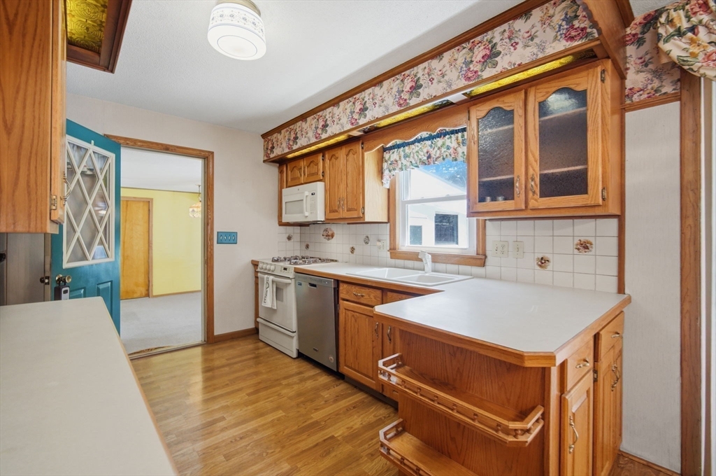 185 Marmon Street Springfield, MA 01129 - Photo 9 of 41