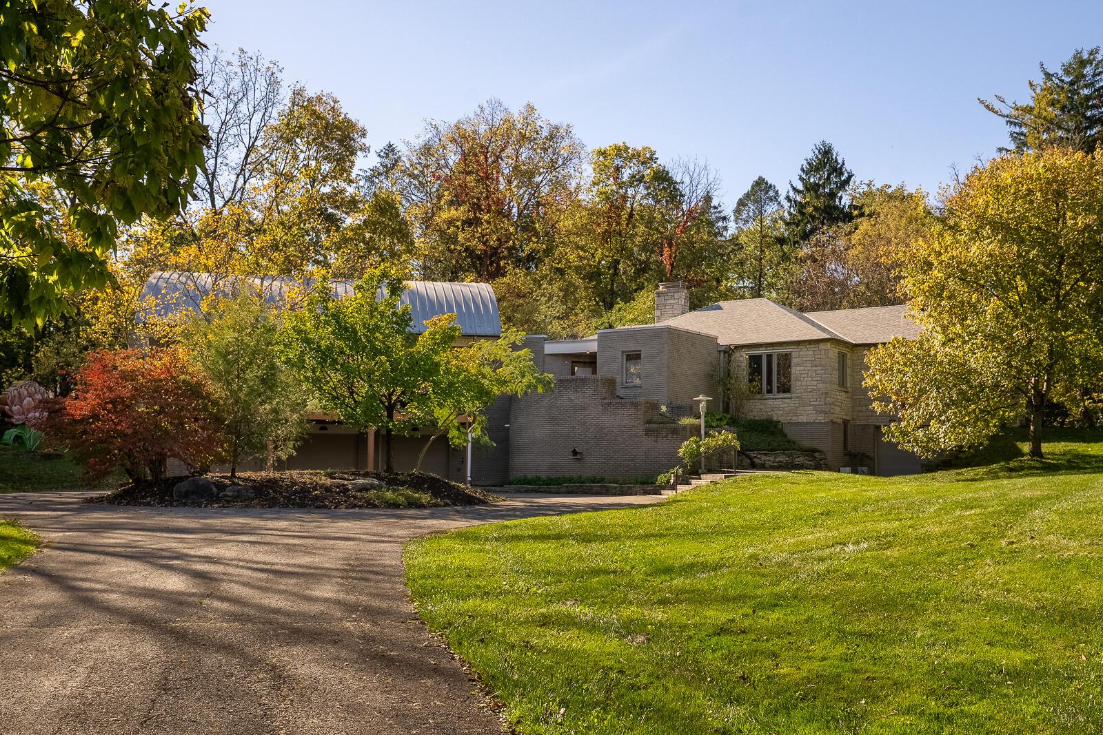 5415 Linworth Road Columbus, OH 43235 - Photo 50 of 60 Driveway View
