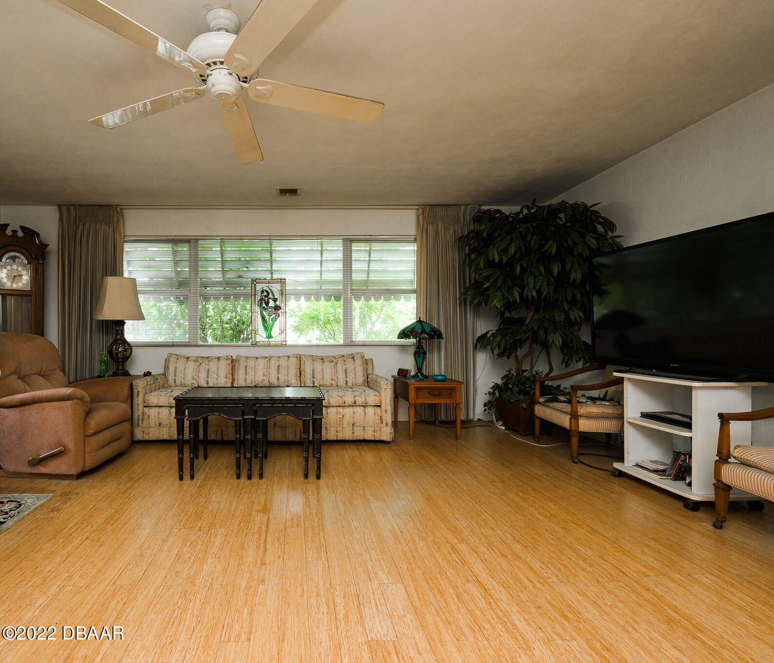 872 Marvin Road Ormond Beach, FL 32176 - Photo 5 of 39 Living room
