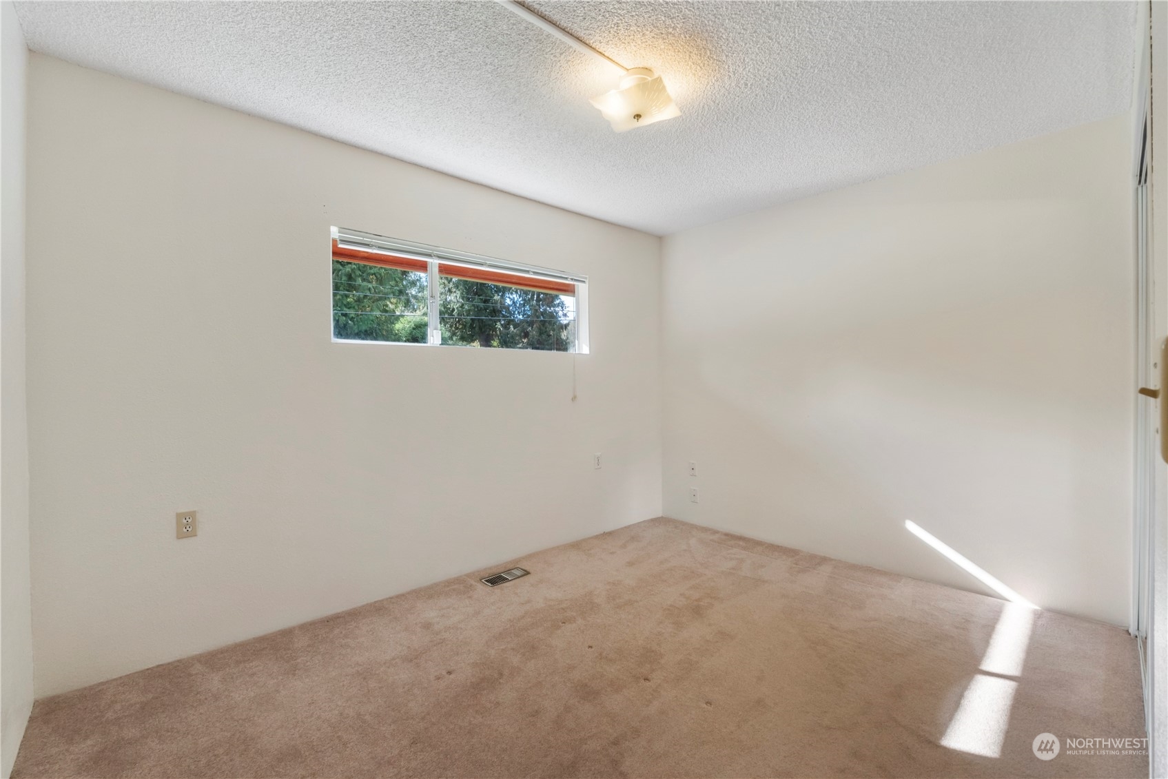 19234 Southeast 170th Street Renton, WA 98058 - Photo 11 of 20 Gallery Image 11