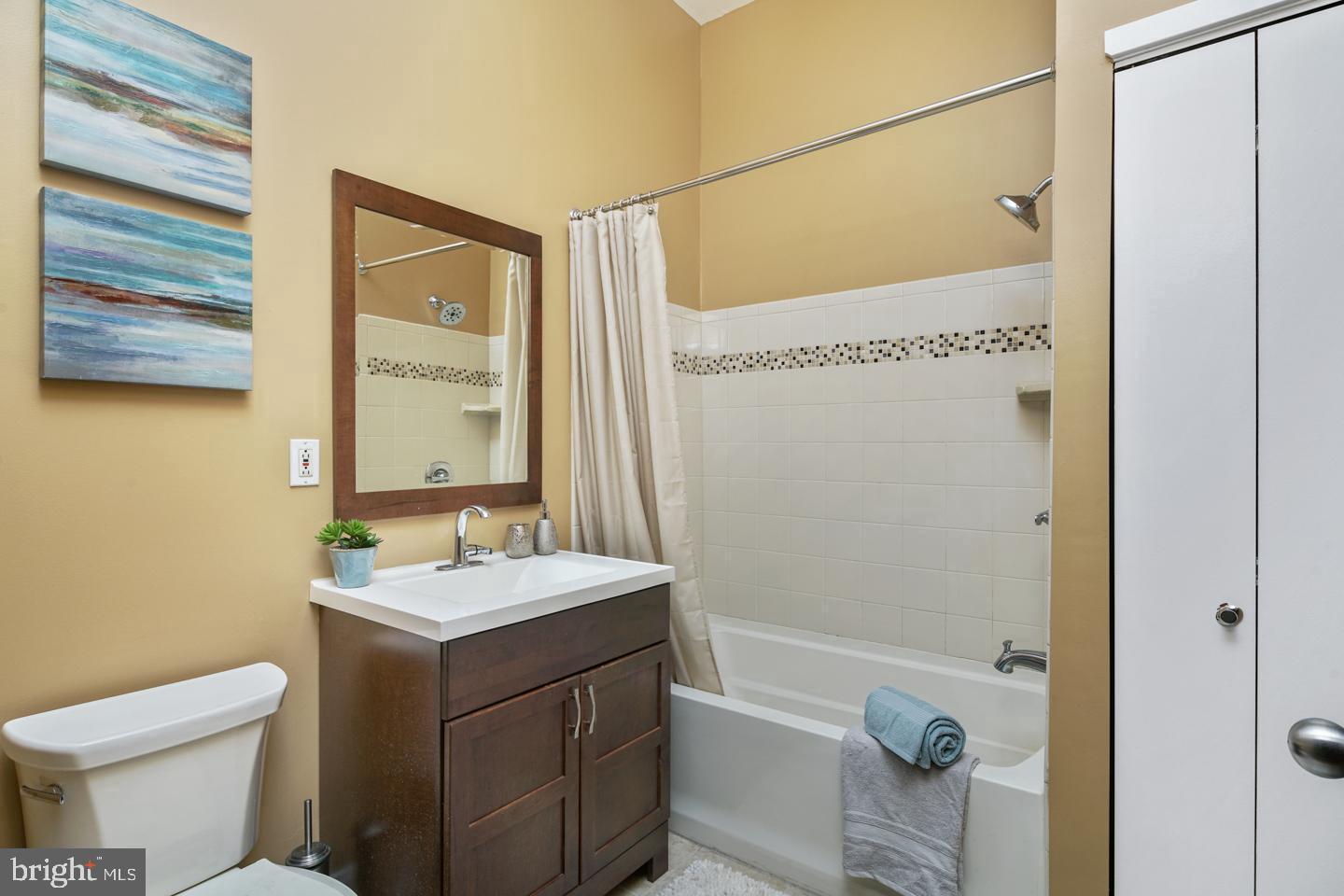 315 Arch Street, Unit 406 Philadelphia, PA 19106 - Photo 12 of 14