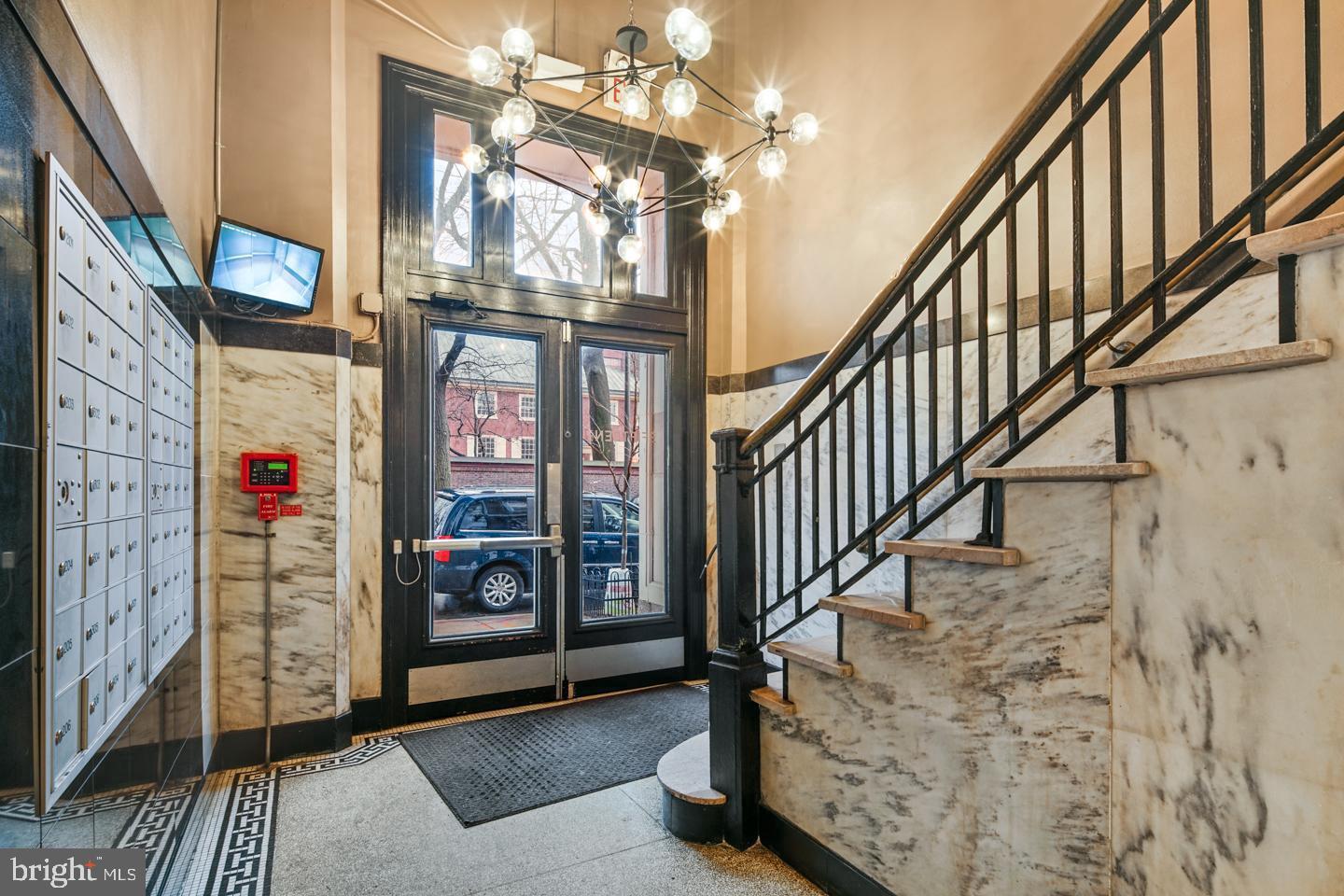 315 Arch Street, Unit 406 Philadelphia, PA 19106 - Photo 13 of 14 Entrance with elevator