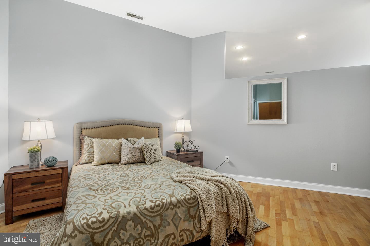 315 Arch Street, Unit 406 Philadelphia, PA 19106 - Photo 6 of 14 Bedroom - virtually staged