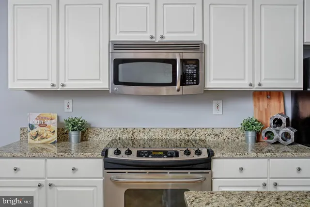 $255,000 | 315 Arch Street, Unit 406, Philadelphia, PA 19106