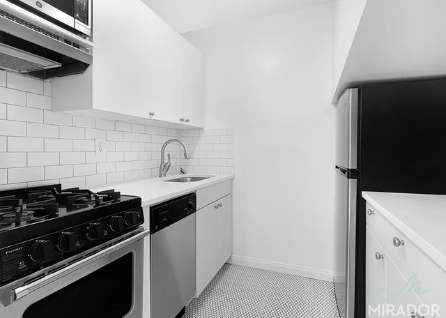 $3,650 | 43 West 16th Street, Unit 4F | Flatiron