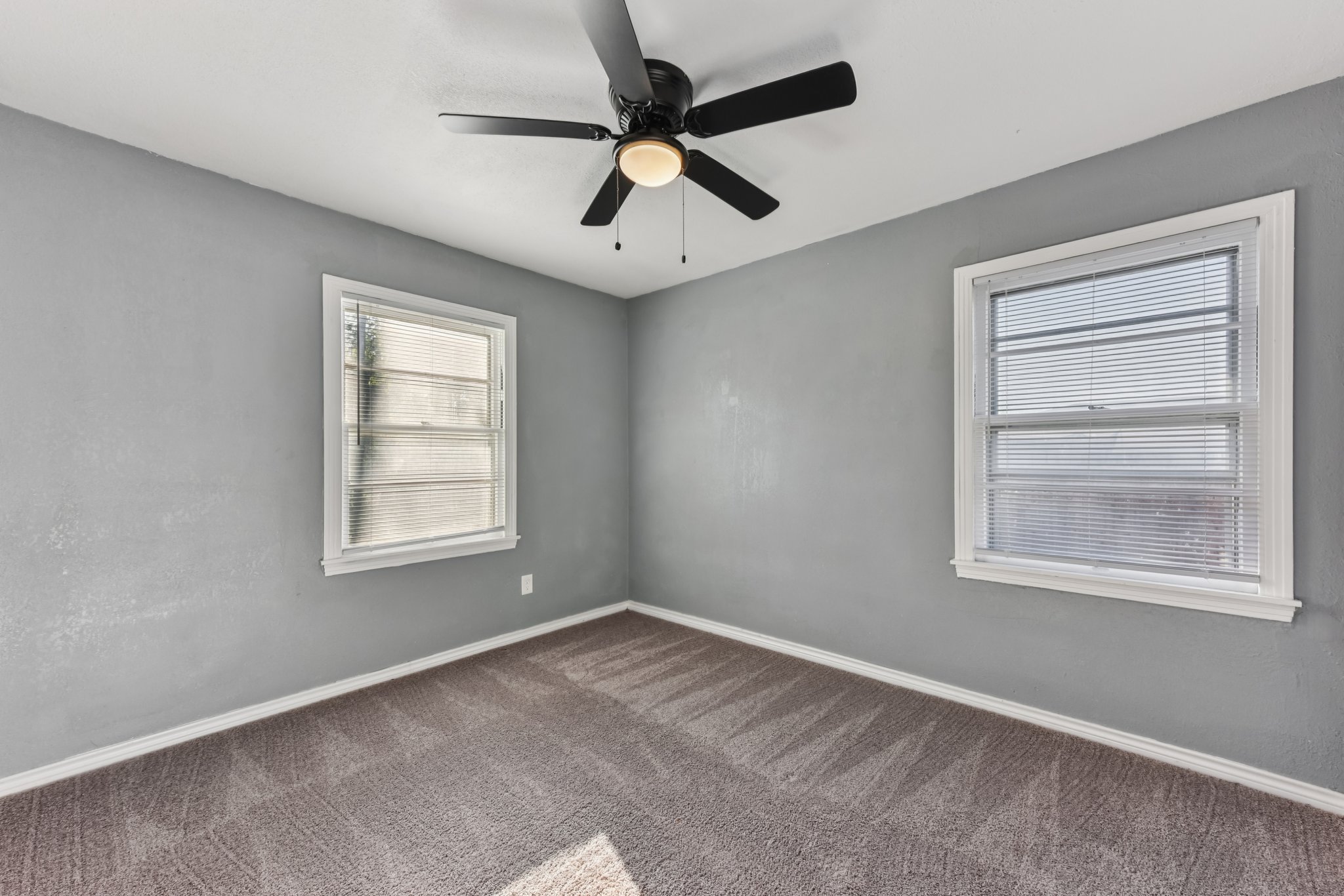 1102 Jackson Street Killeen, TX 76541 - Photo 9 of 16 an empty room with a window and a fan