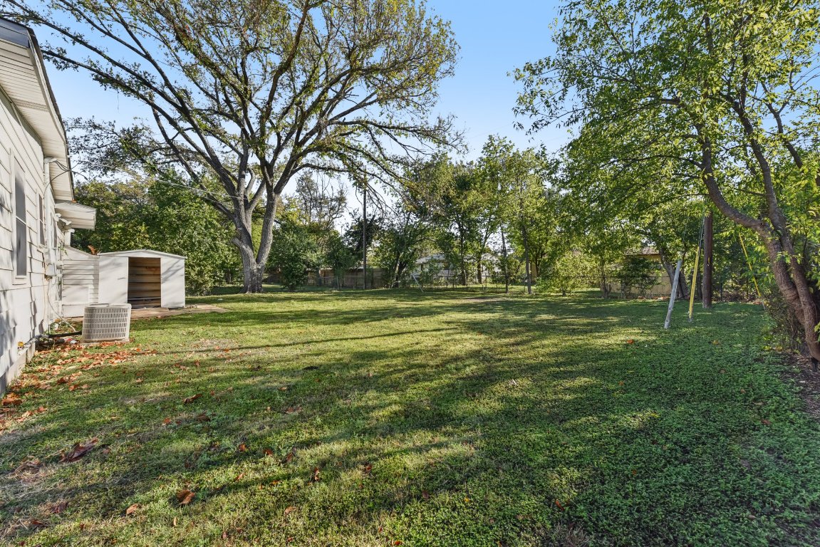 1102 Jackson Street Killeen, TX 76541 - Photo 10 of 16 a view of a green field